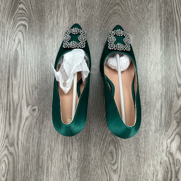Elegant Green Women's heels with Embellished Buckle - Picture 2 of 6